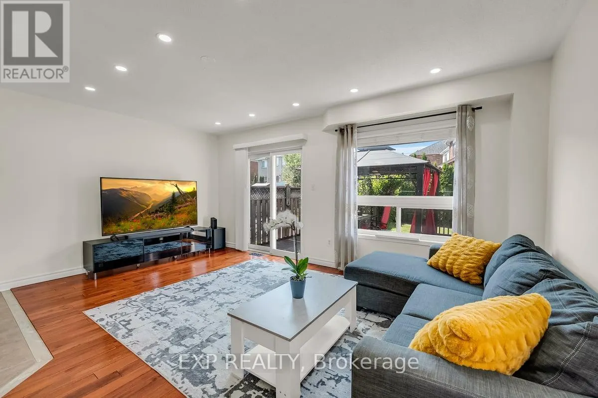 48 UNSWORTH CRESCENT