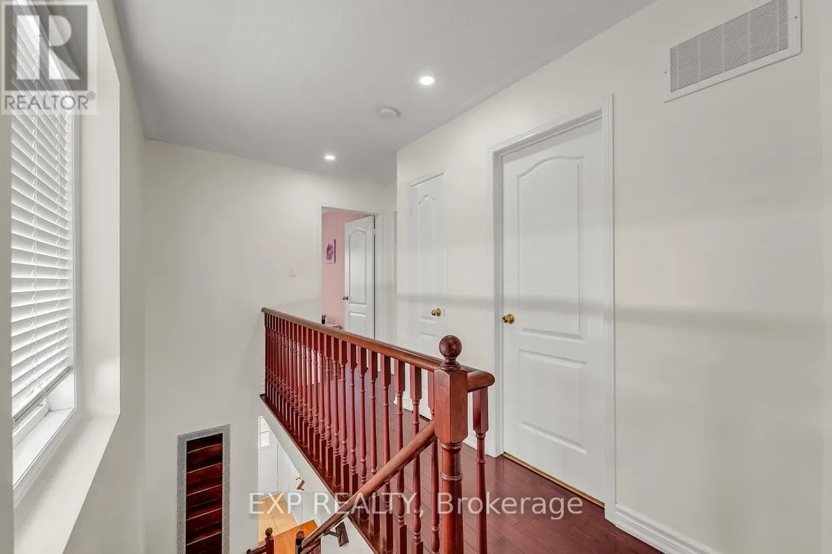 48 UNSWORTH CRESCENT