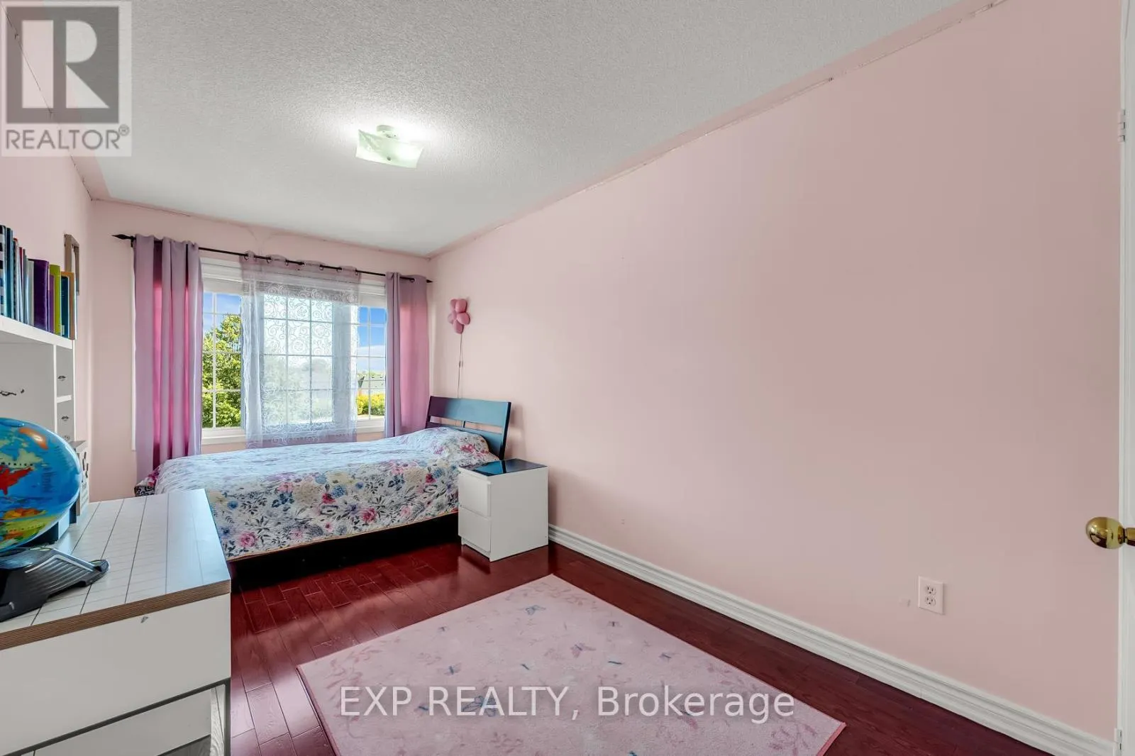 48 UNSWORTH CRESCENT