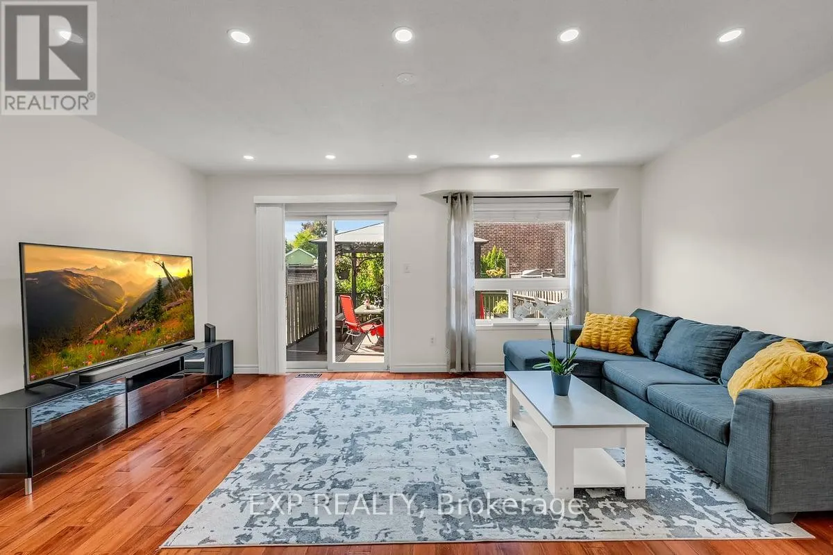 48 UNSWORTH CRESCENT