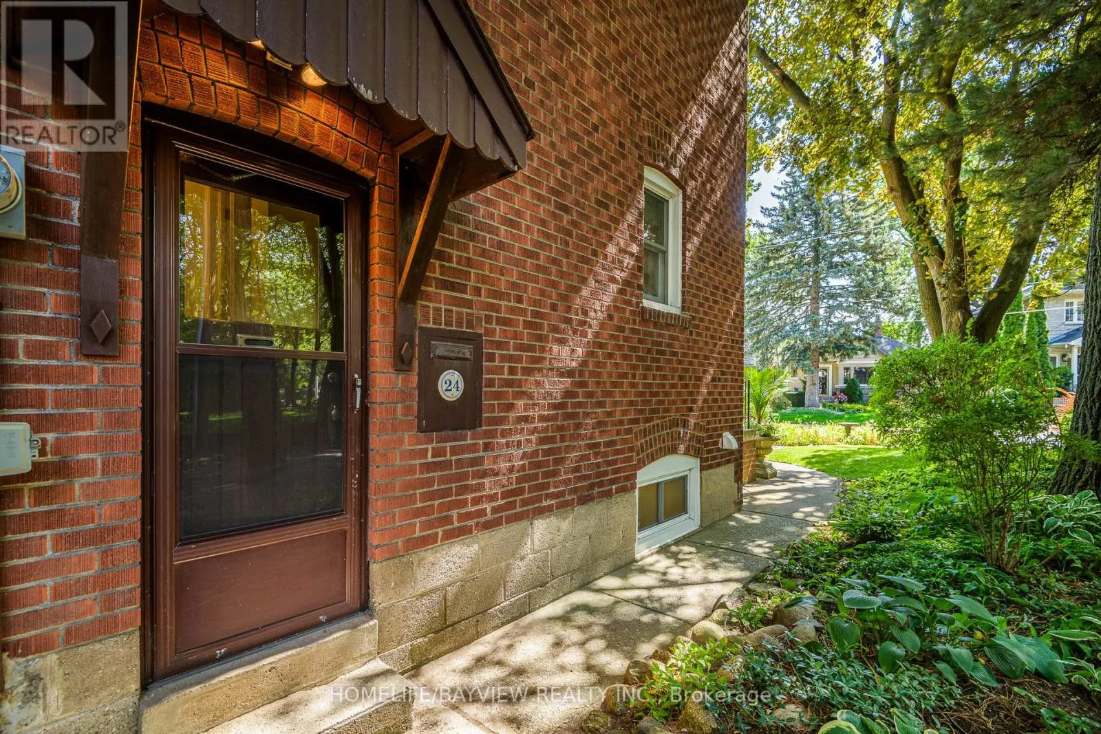 24 TAYLOR DRIVE