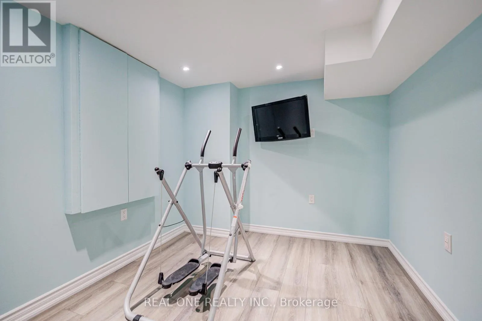 16 BOULDERBROOK DRIVE