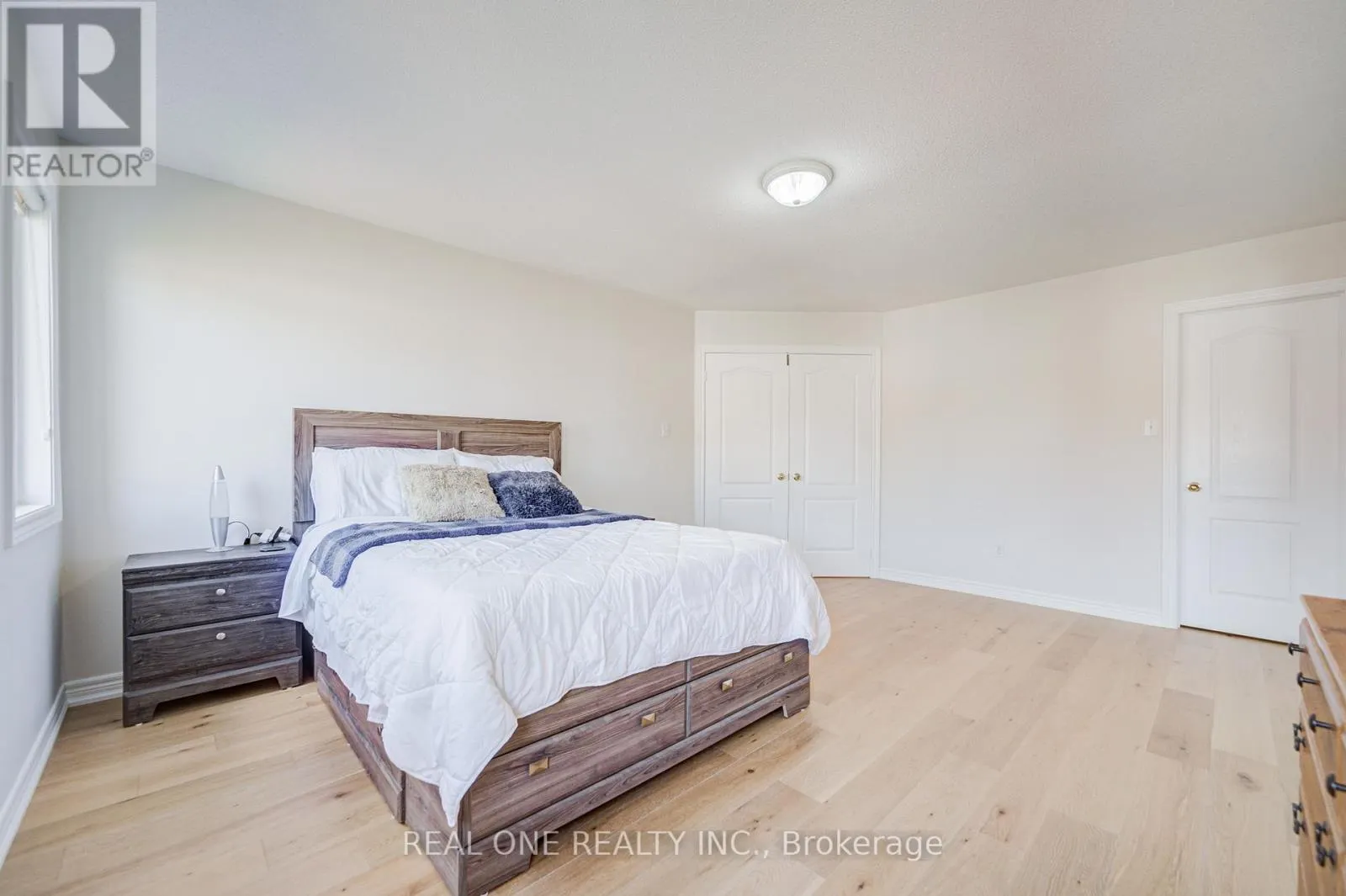 16 BOULDERBROOK DRIVE