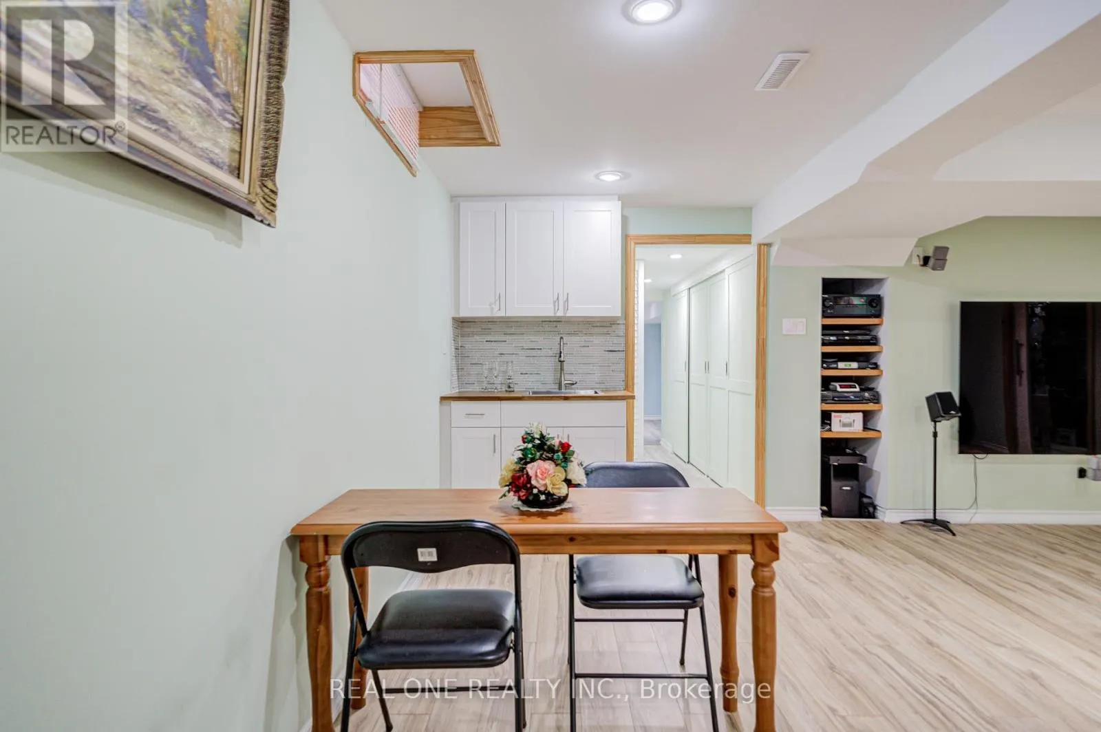 16 BOULDERBROOK DRIVE