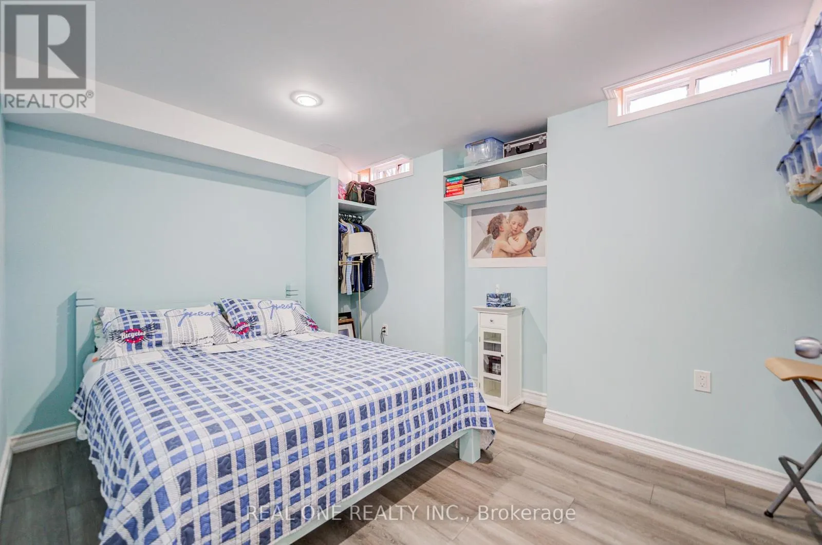 16 BOULDERBROOK DRIVE