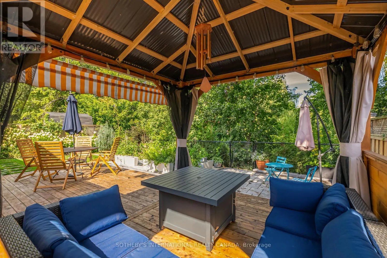 902 VISTULA DRIVE