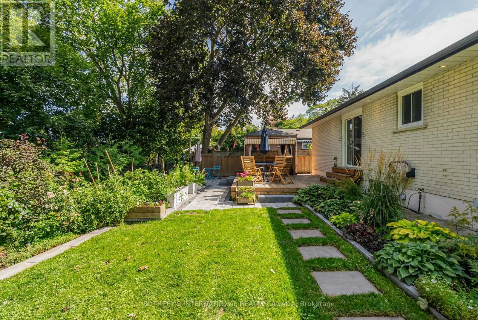 902 VISTULA DRIVE