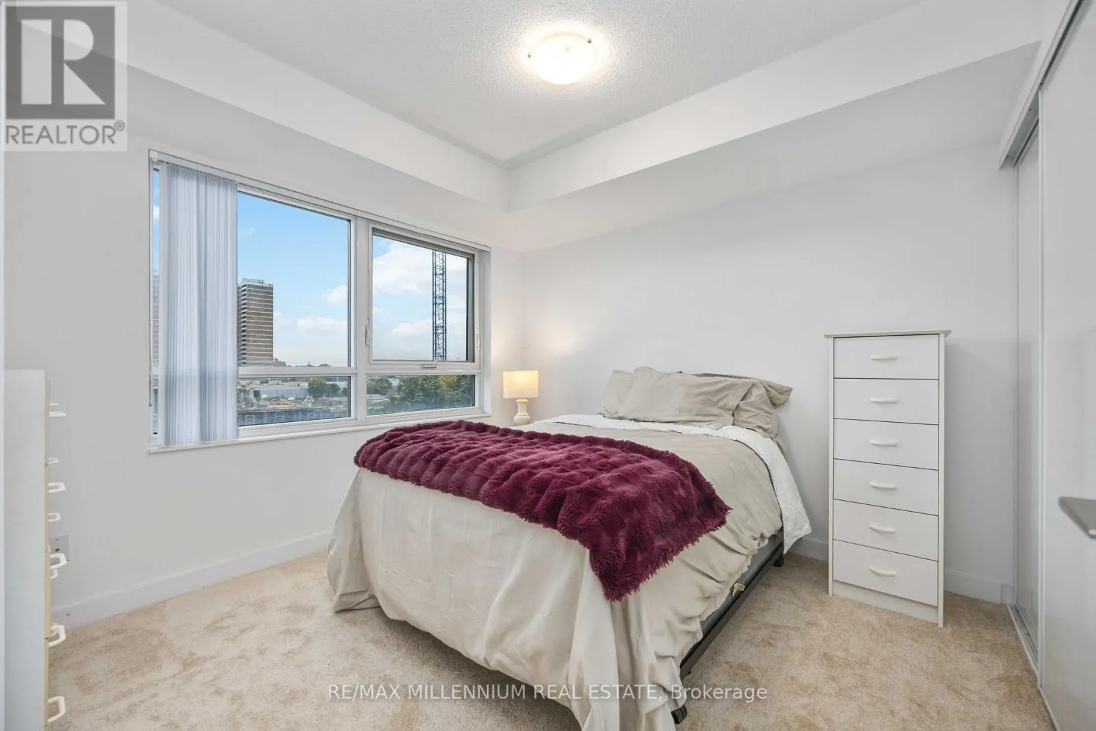 407 - 8 TRENT AVENUE