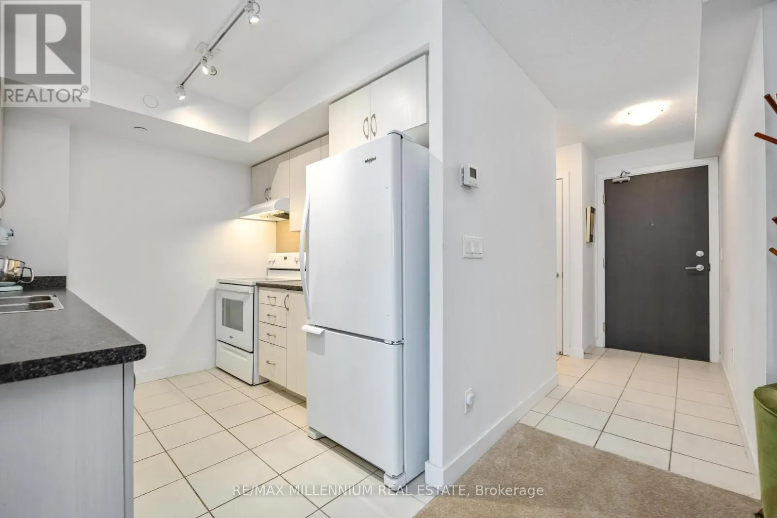 407 - 8 TRENT AVENUE