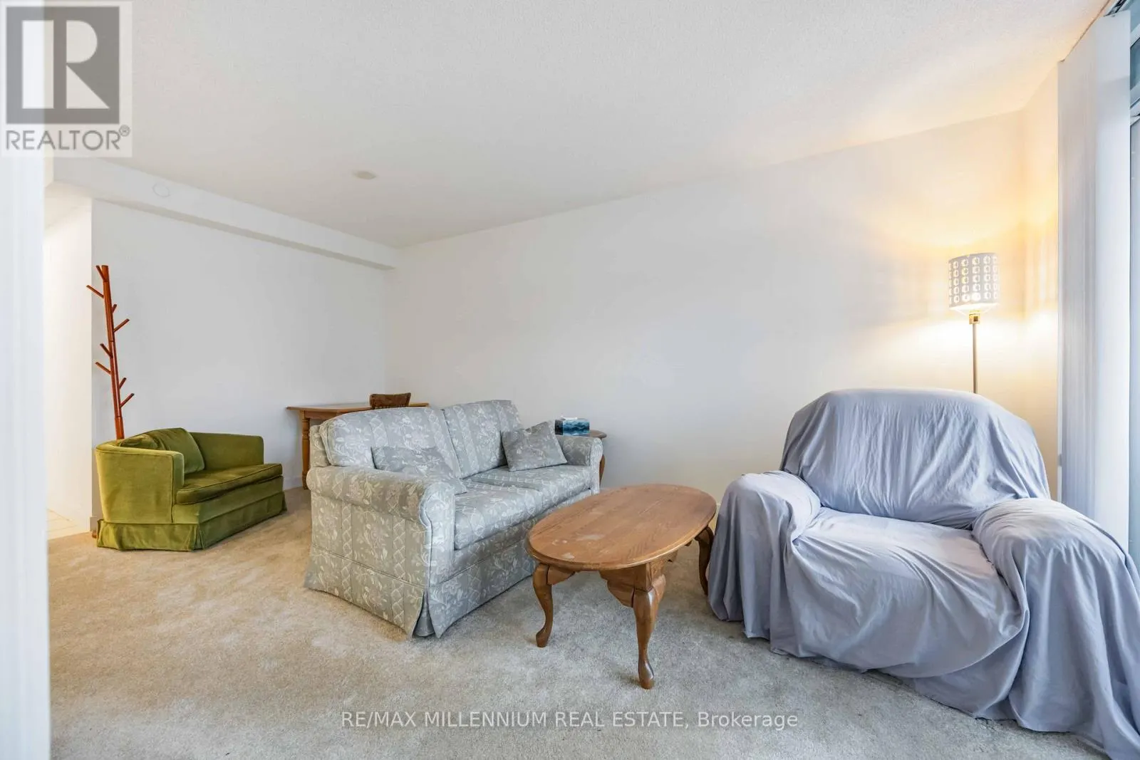 407 - 8 TRENT AVENUE