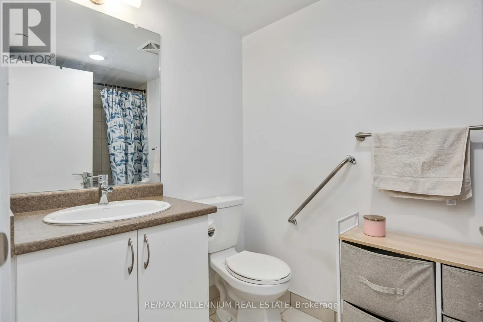 407 - 8 TRENT AVENUE