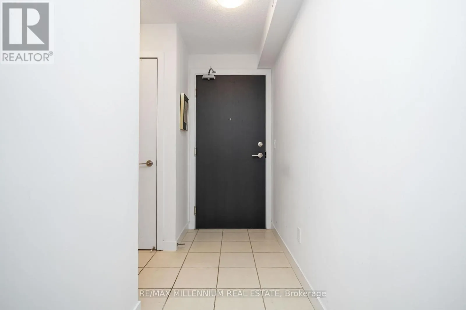 407 - 8 TRENT AVENUE