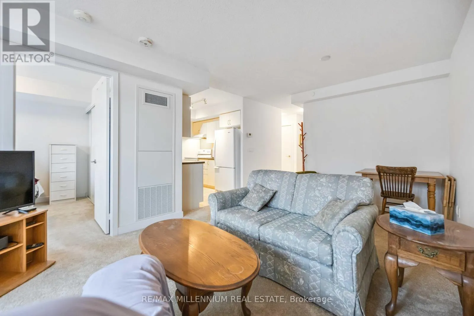 407 - 8 TRENT AVENUE