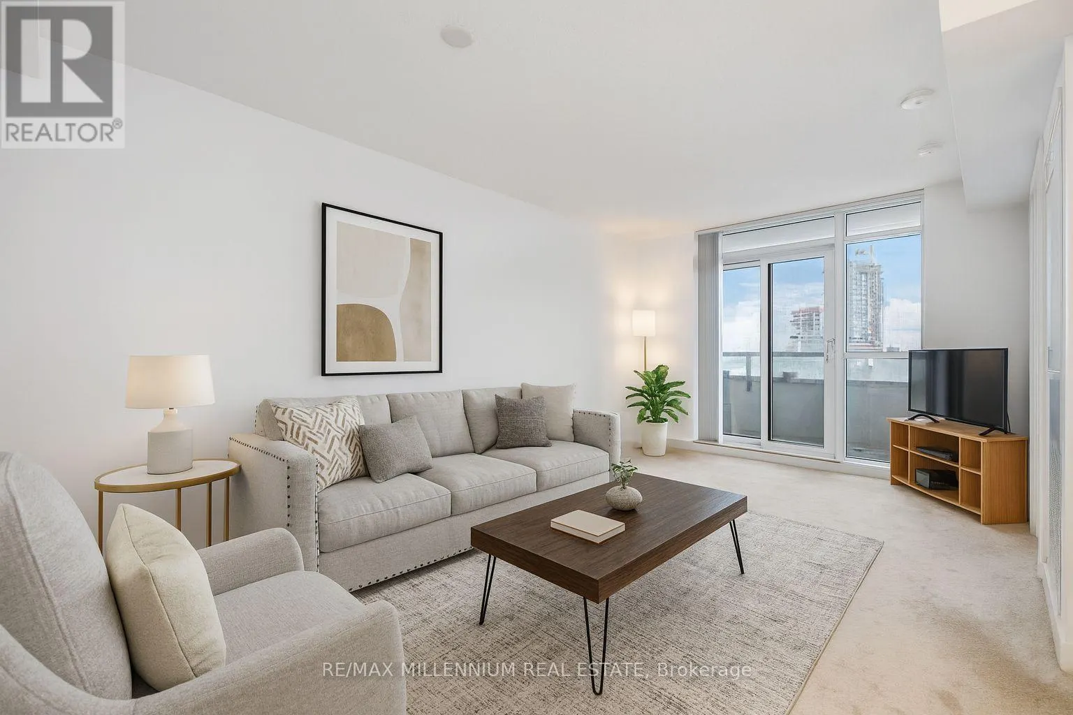 407 - 8 TRENT AVENUE