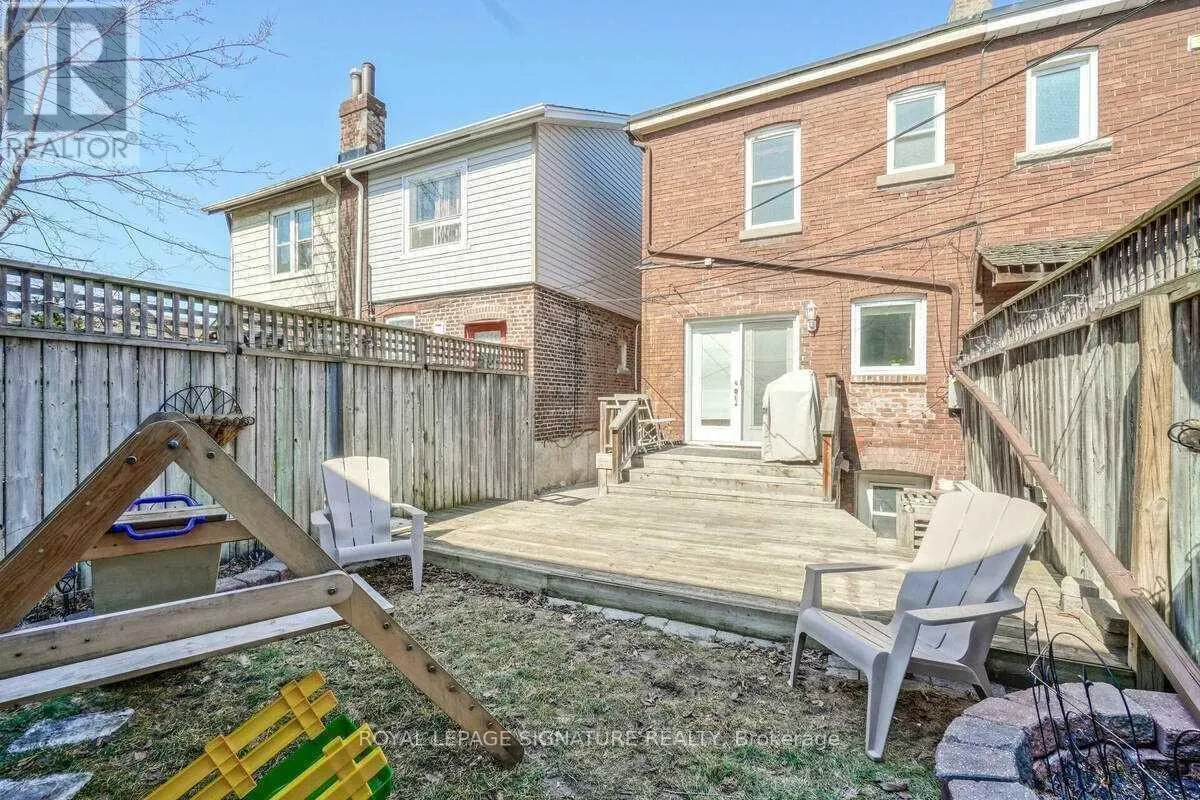 2079 GERRARD STREET E