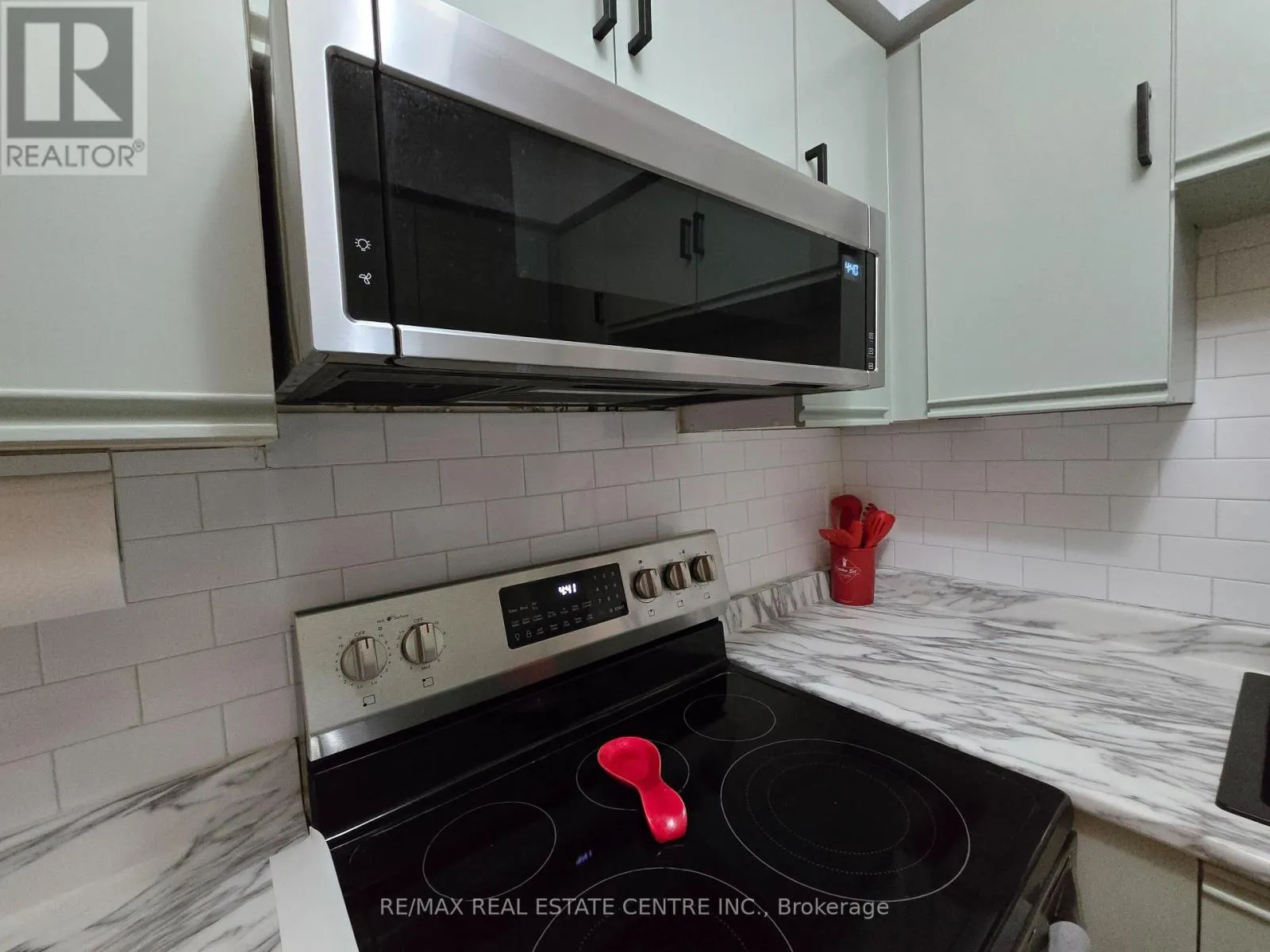 609 - 1540 PICKERING PARKWAY