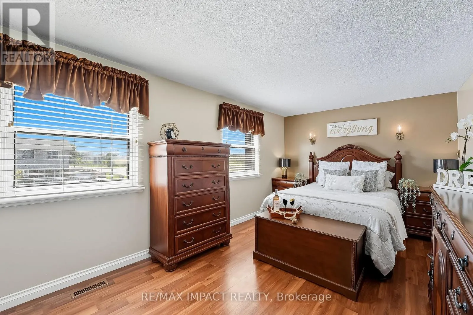 1506 FENELON CRESCENT