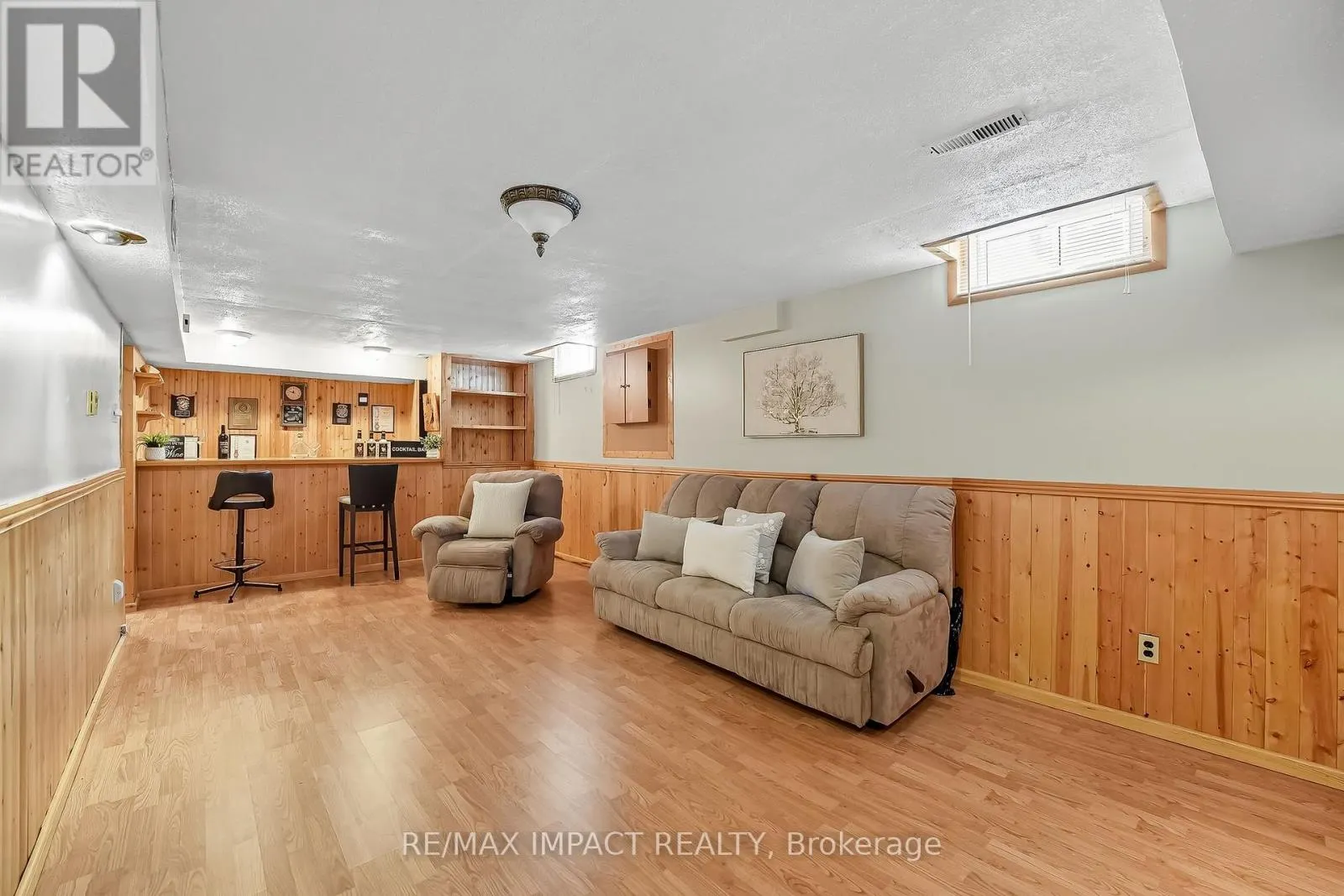 1506 FENELON CRESCENT