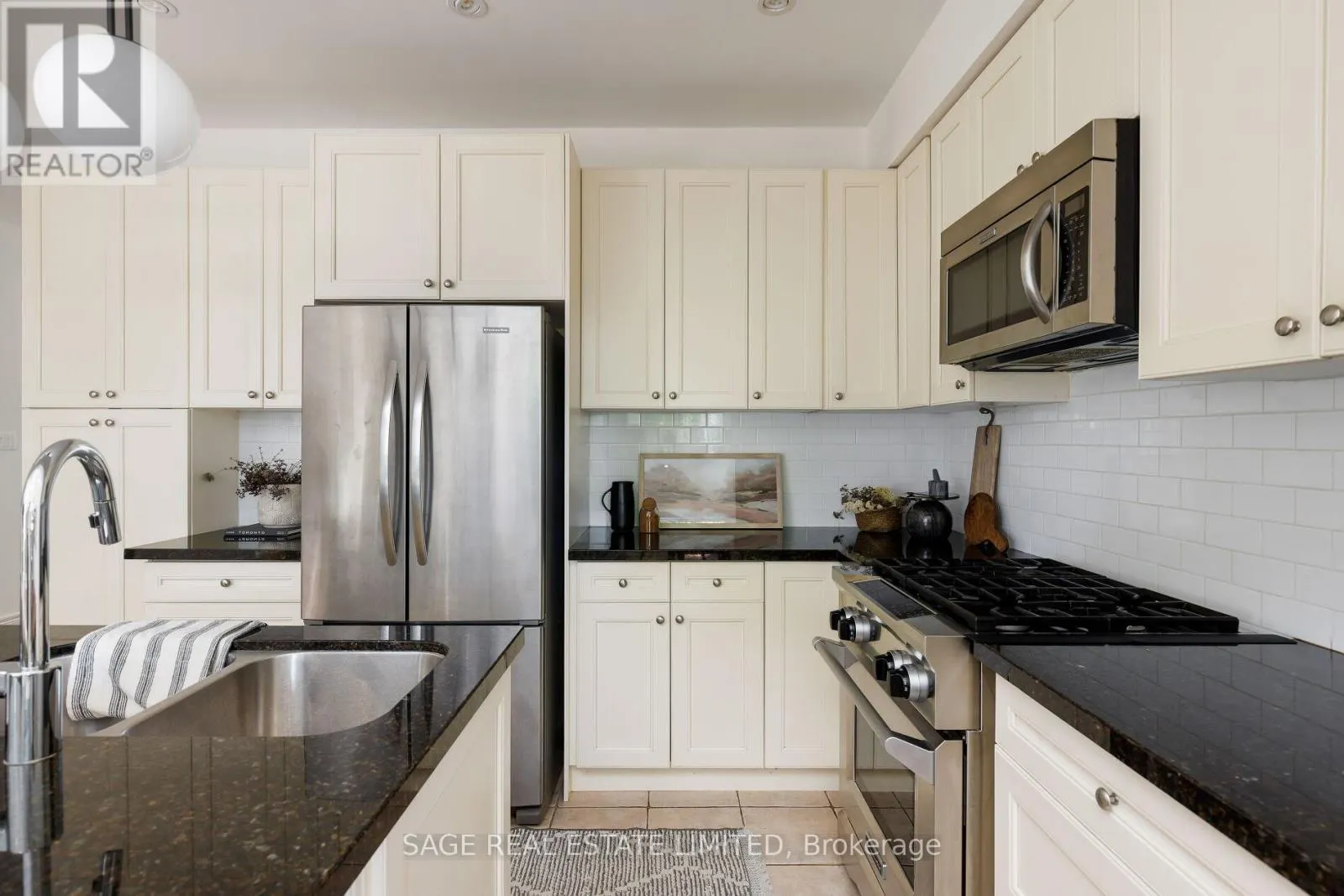 53E DENTONIA PARK AVENUE