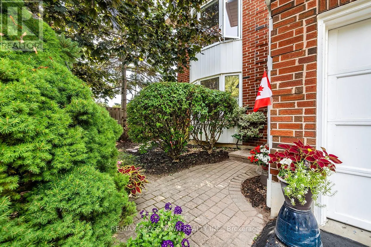 44 HEWITT CRESCENT
