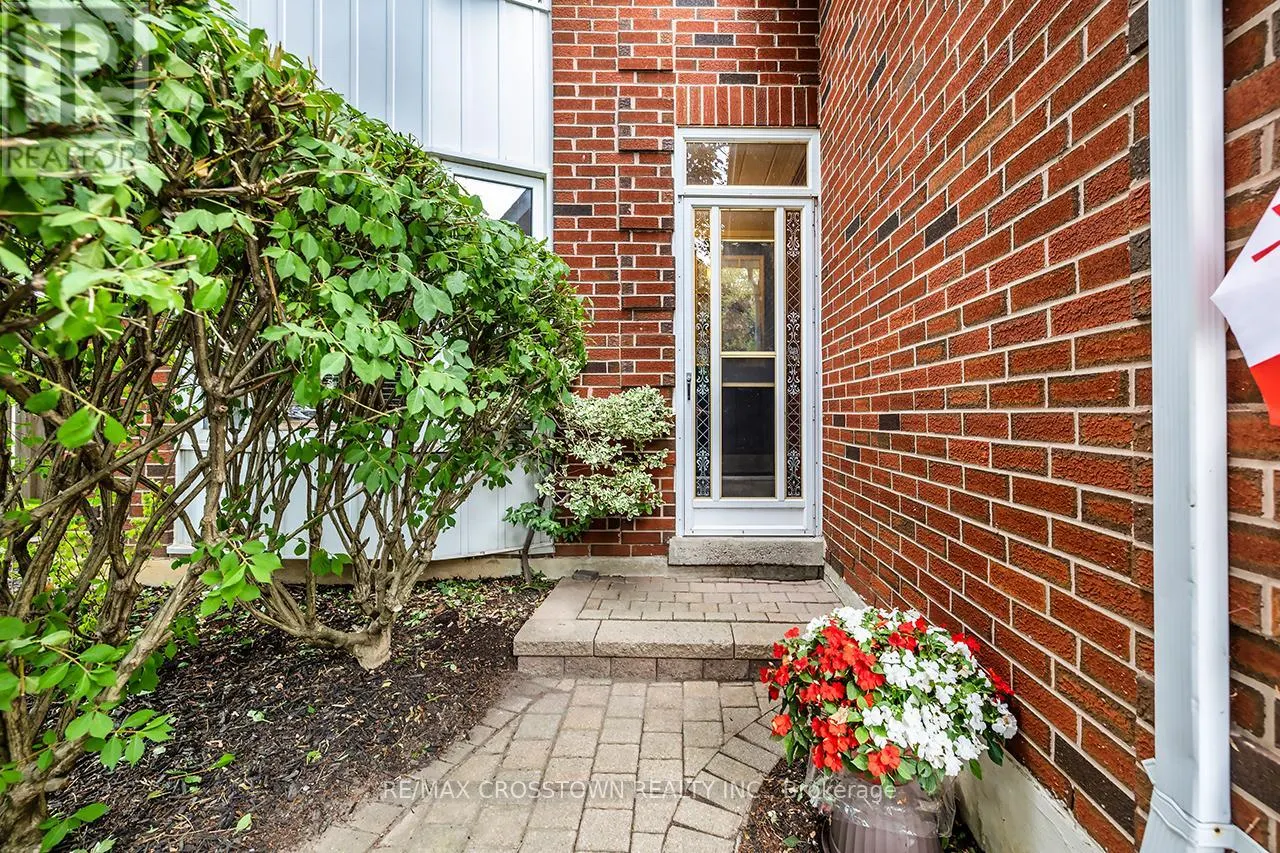 44 HEWITT CRESCENT