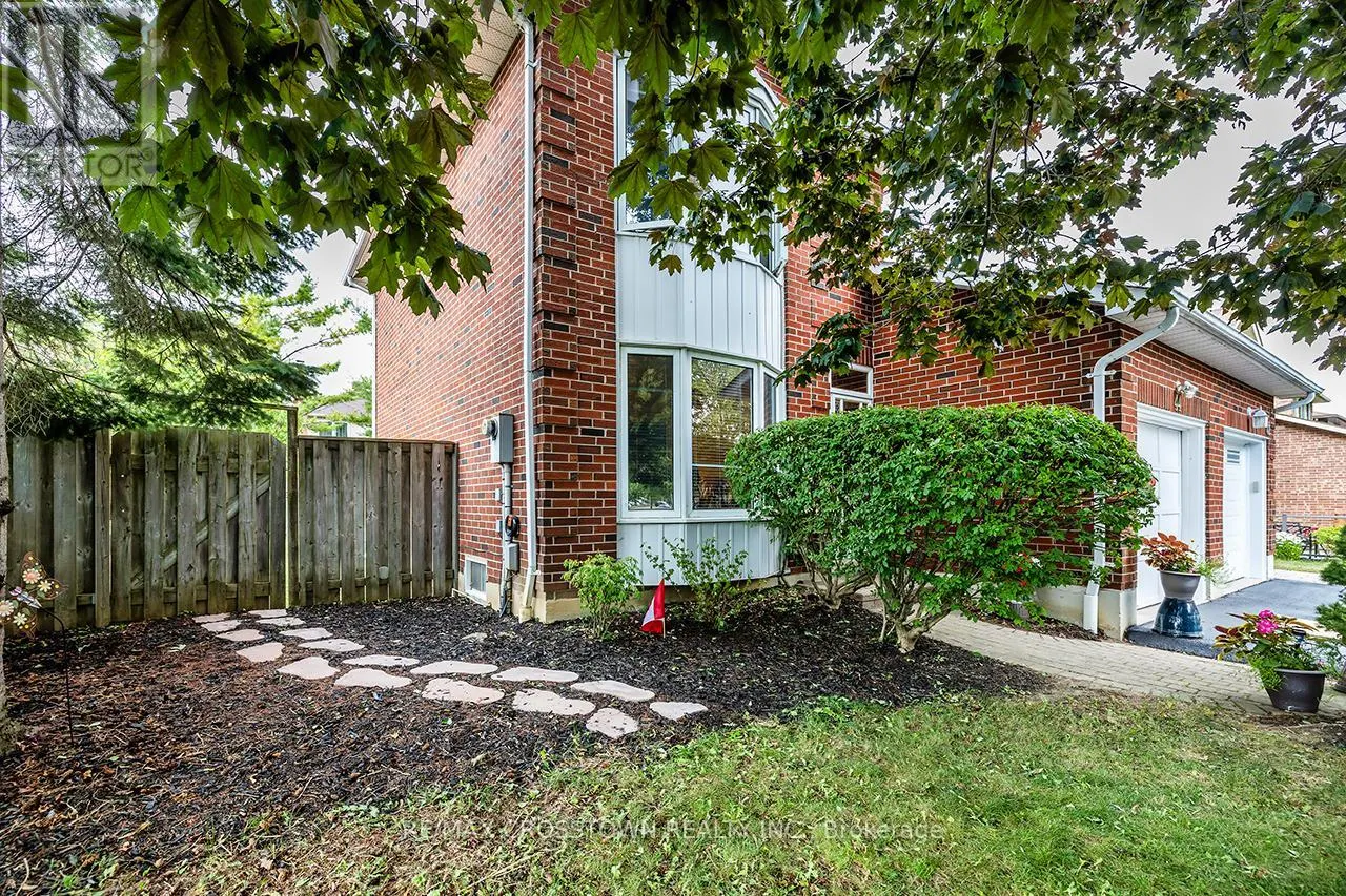 44 HEWITT CRESCENT