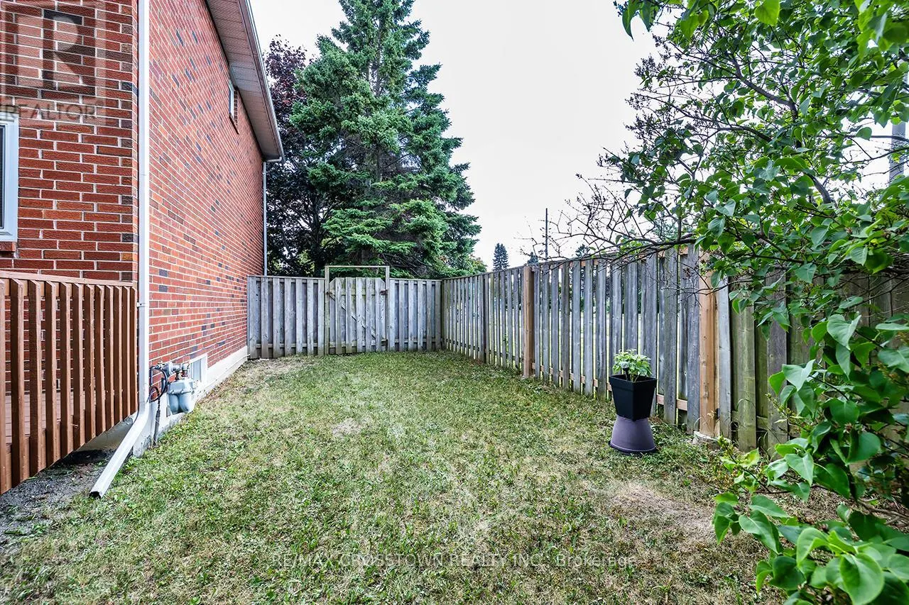 44 HEWITT CRESCENT