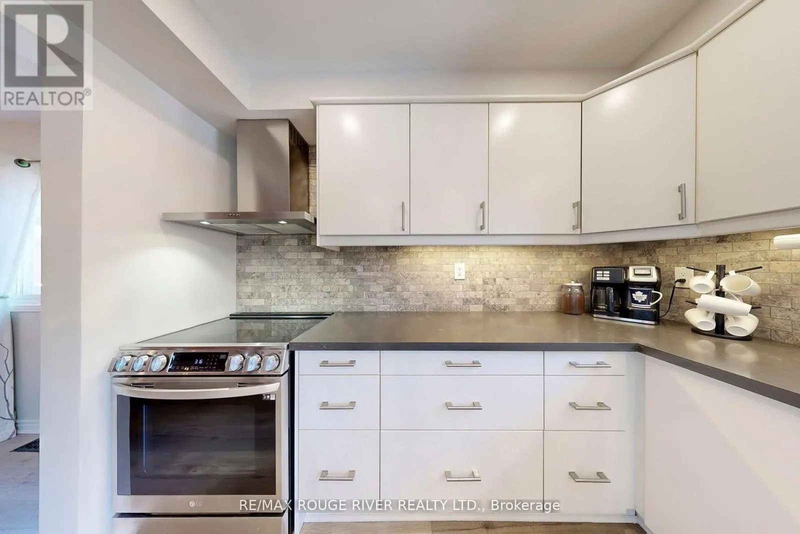 13 DAGWELL CRESCENT
