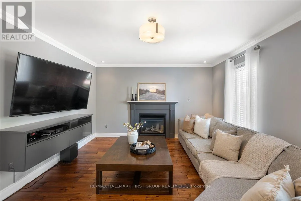 536 WOODMOUNT CRESCENT