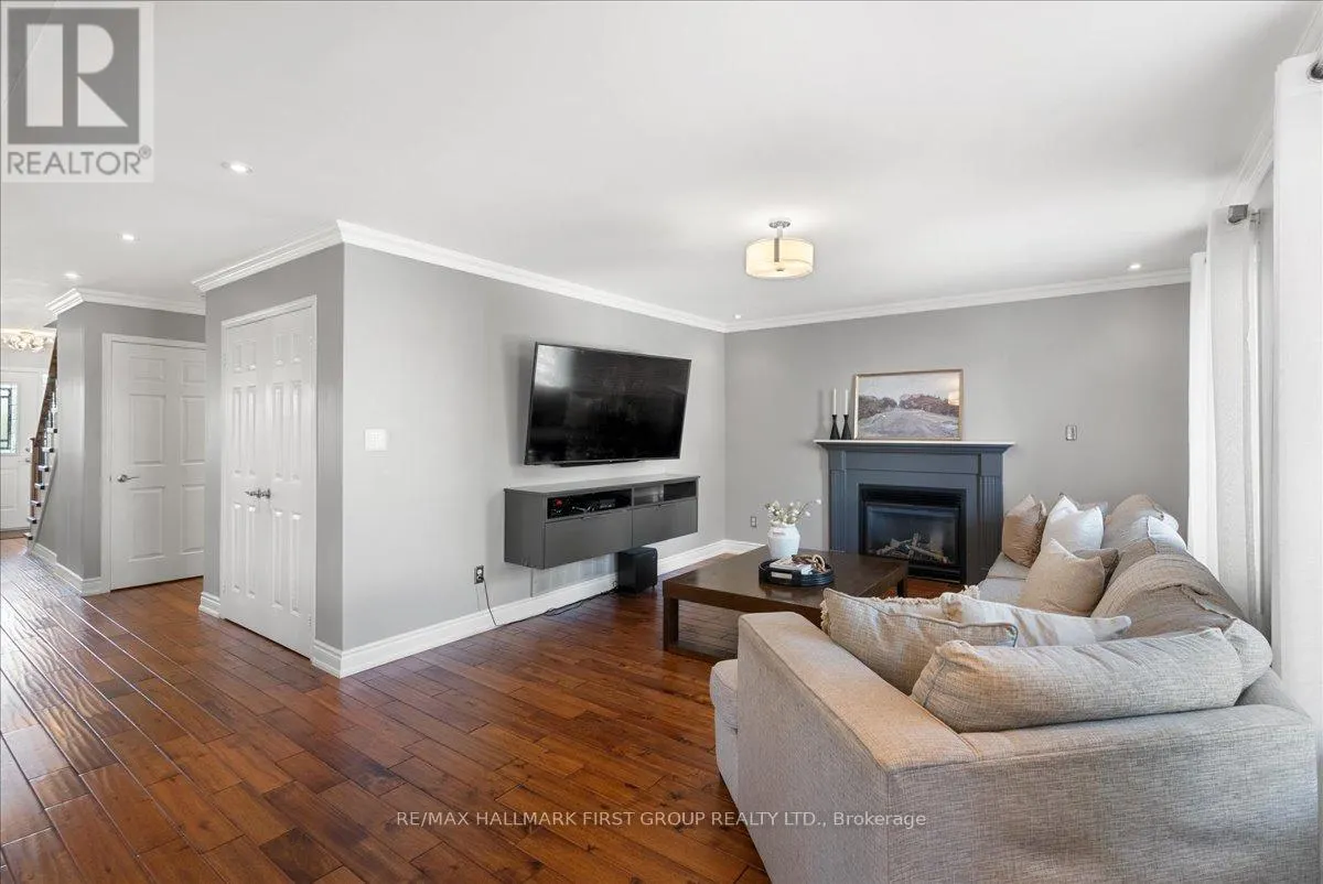 536 WOODMOUNT CRESCENT