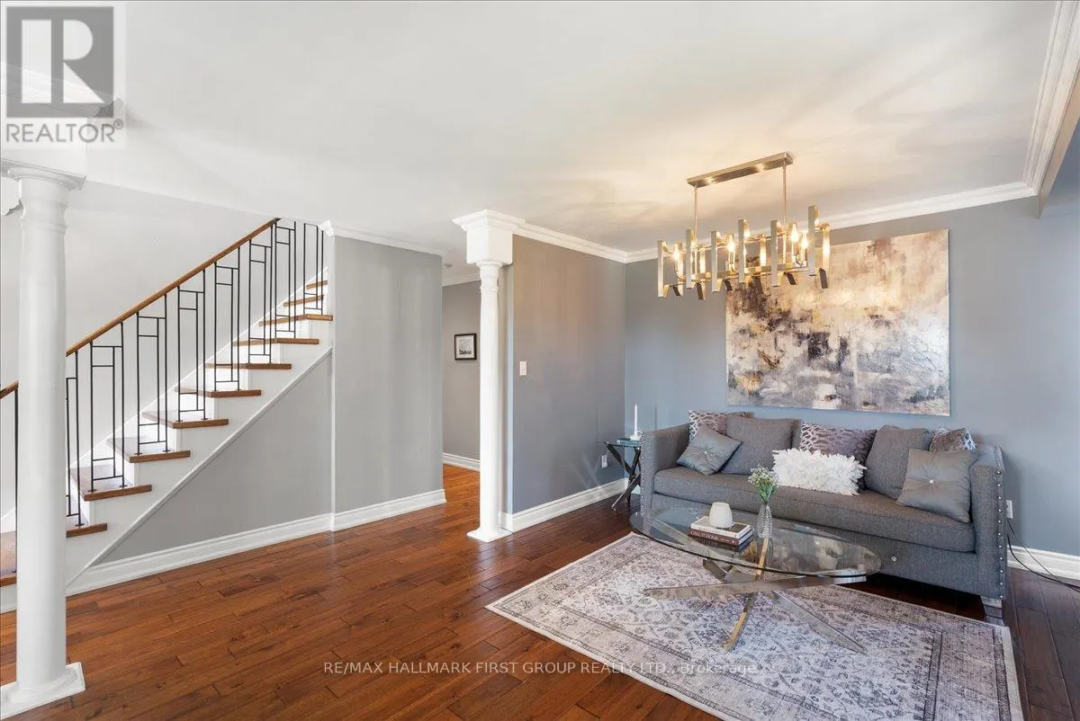 536 WOODMOUNT CRESCENT
