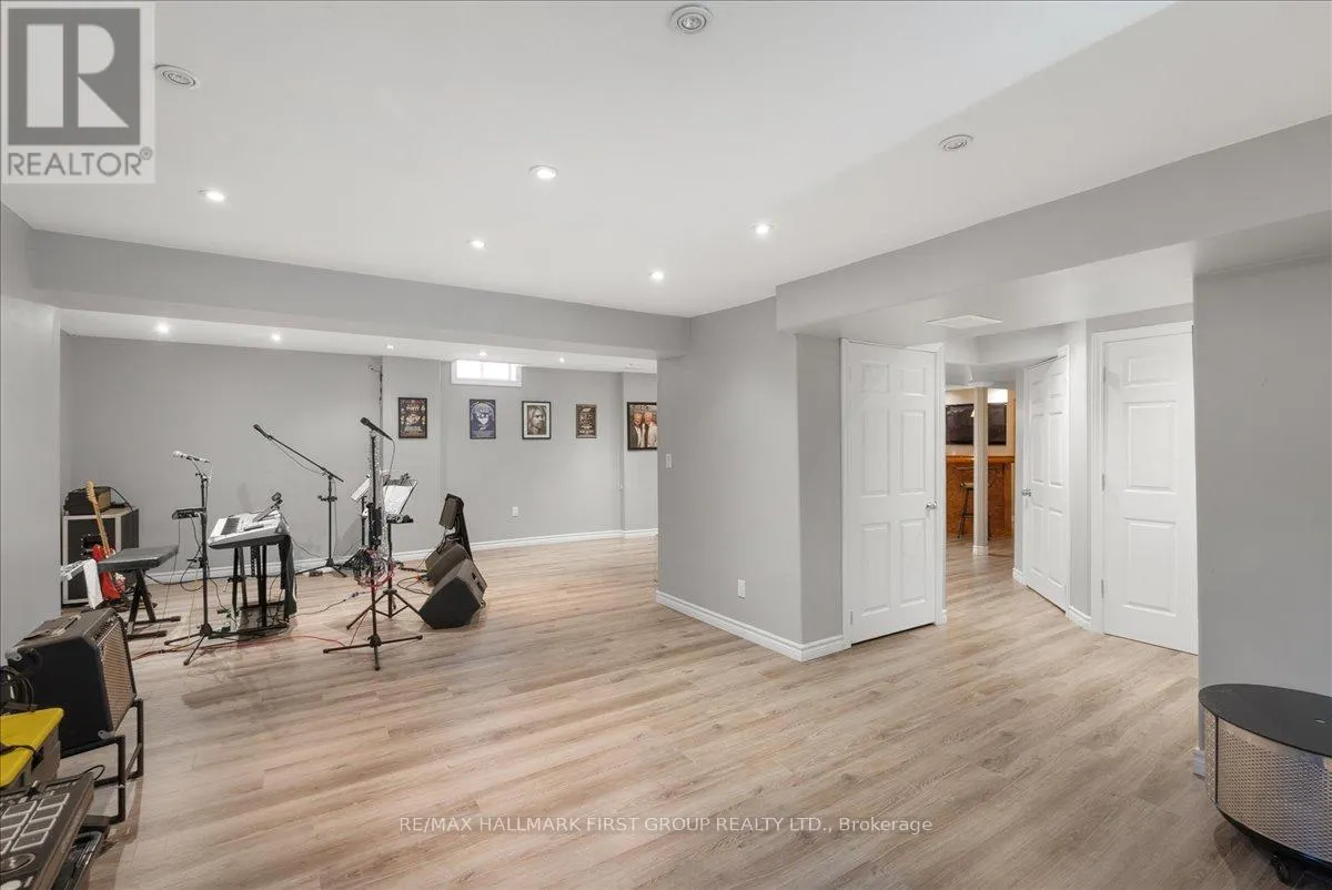 536 WOODMOUNT CRESCENT