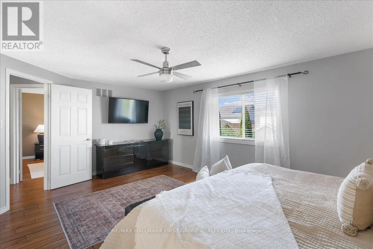 536 WOODMOUNT CRESCENT