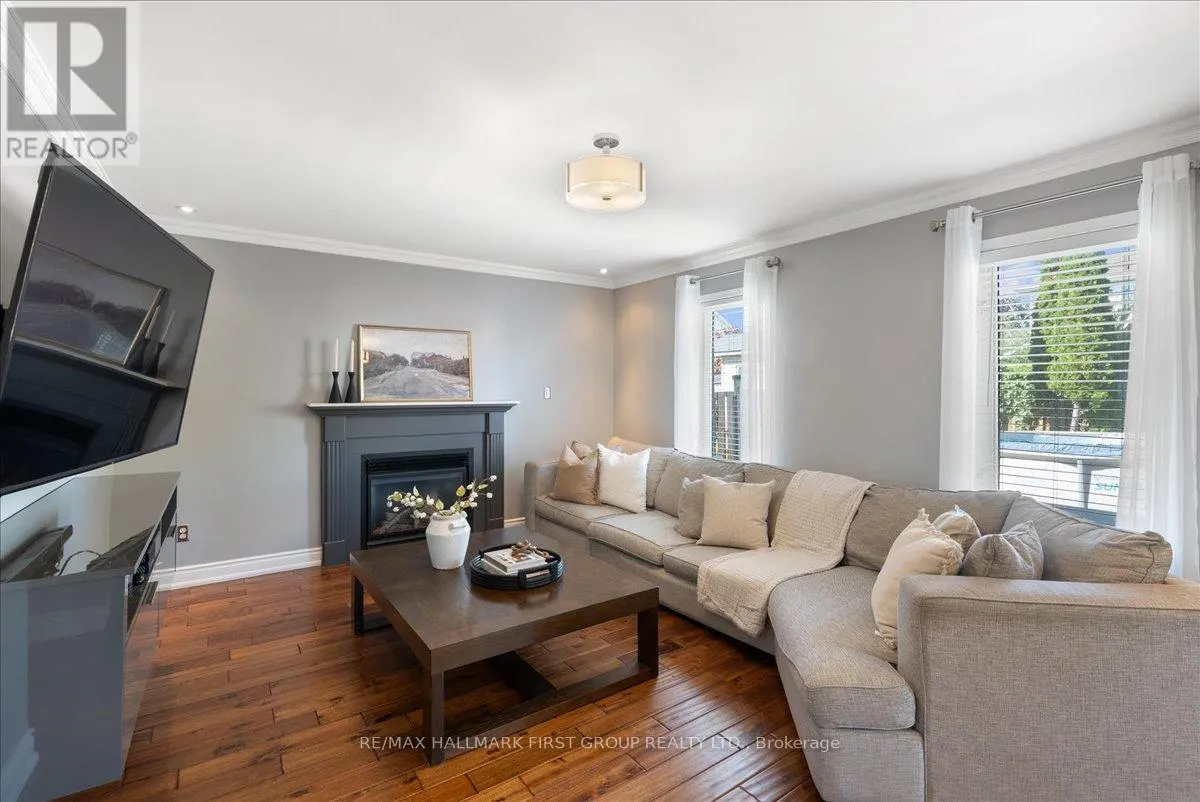 536 WOODMOUNT CRESCENT