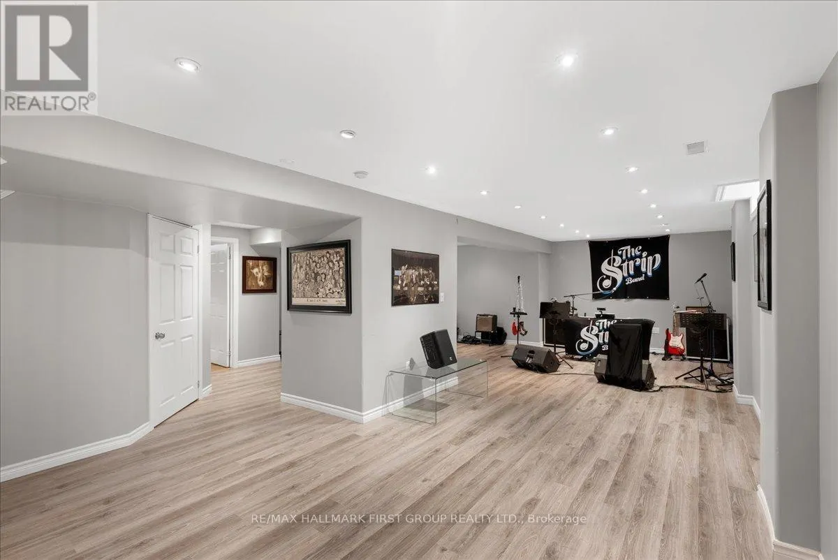 536 WOODMOUNT CRESCENT