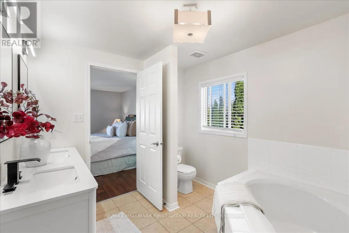 536 WOODMOUNT CRESCENT
