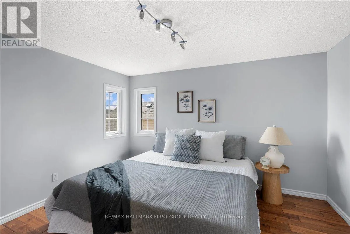 536 WOODMOUNT CRESCENT