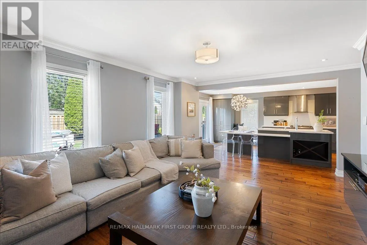 536 WOODMOUNT CRESCENT