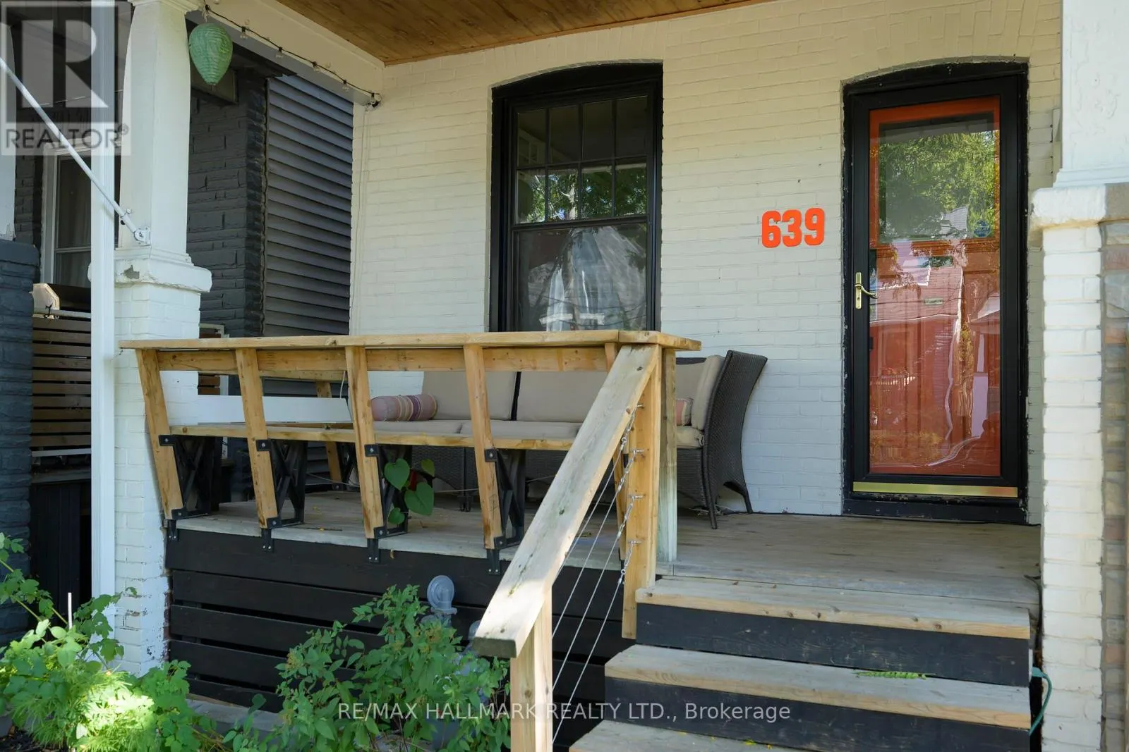 639 RHODES AVENUE