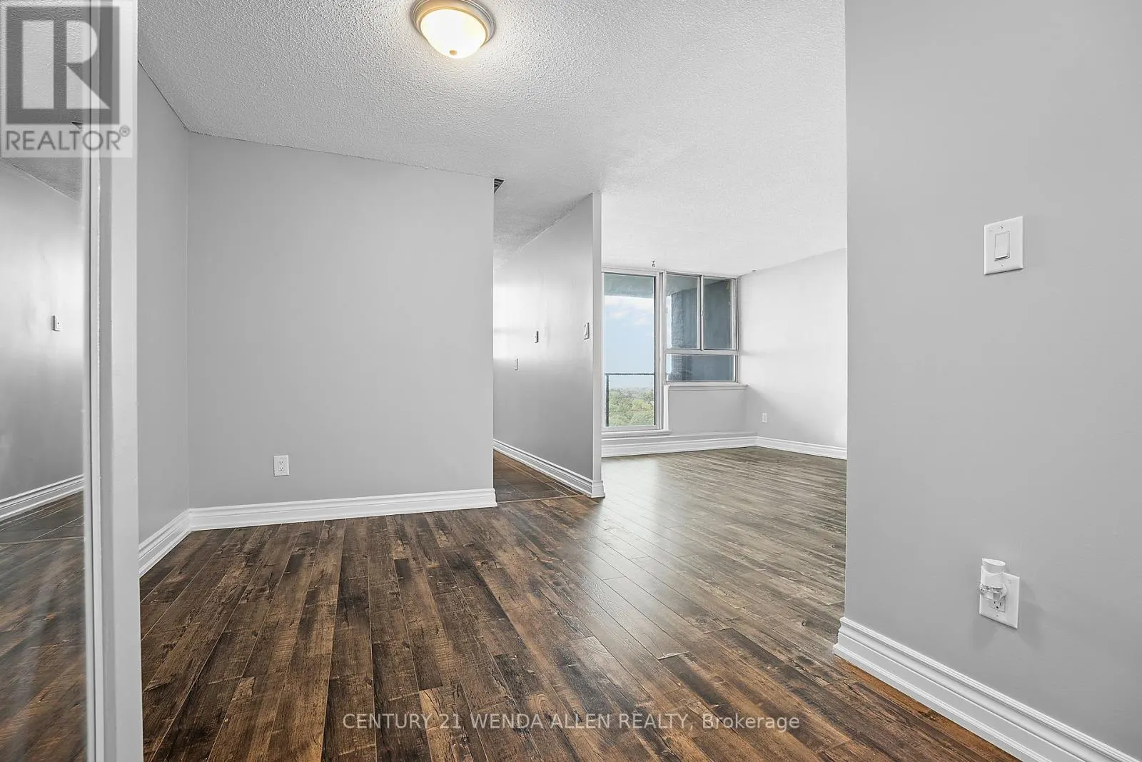 1507 - 100 WINGARDEN COURT