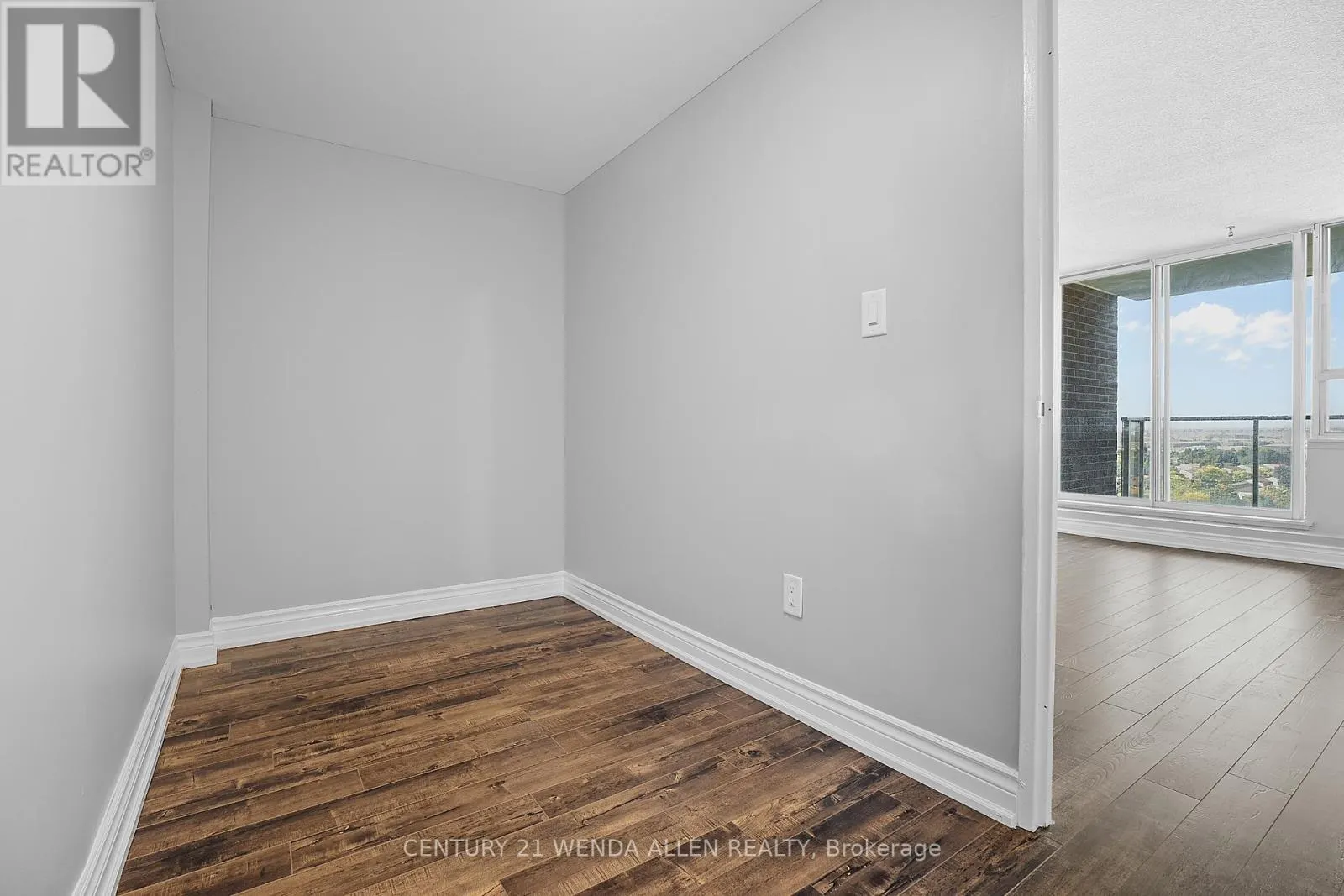 1507 - 100 WINGARDEN COURT