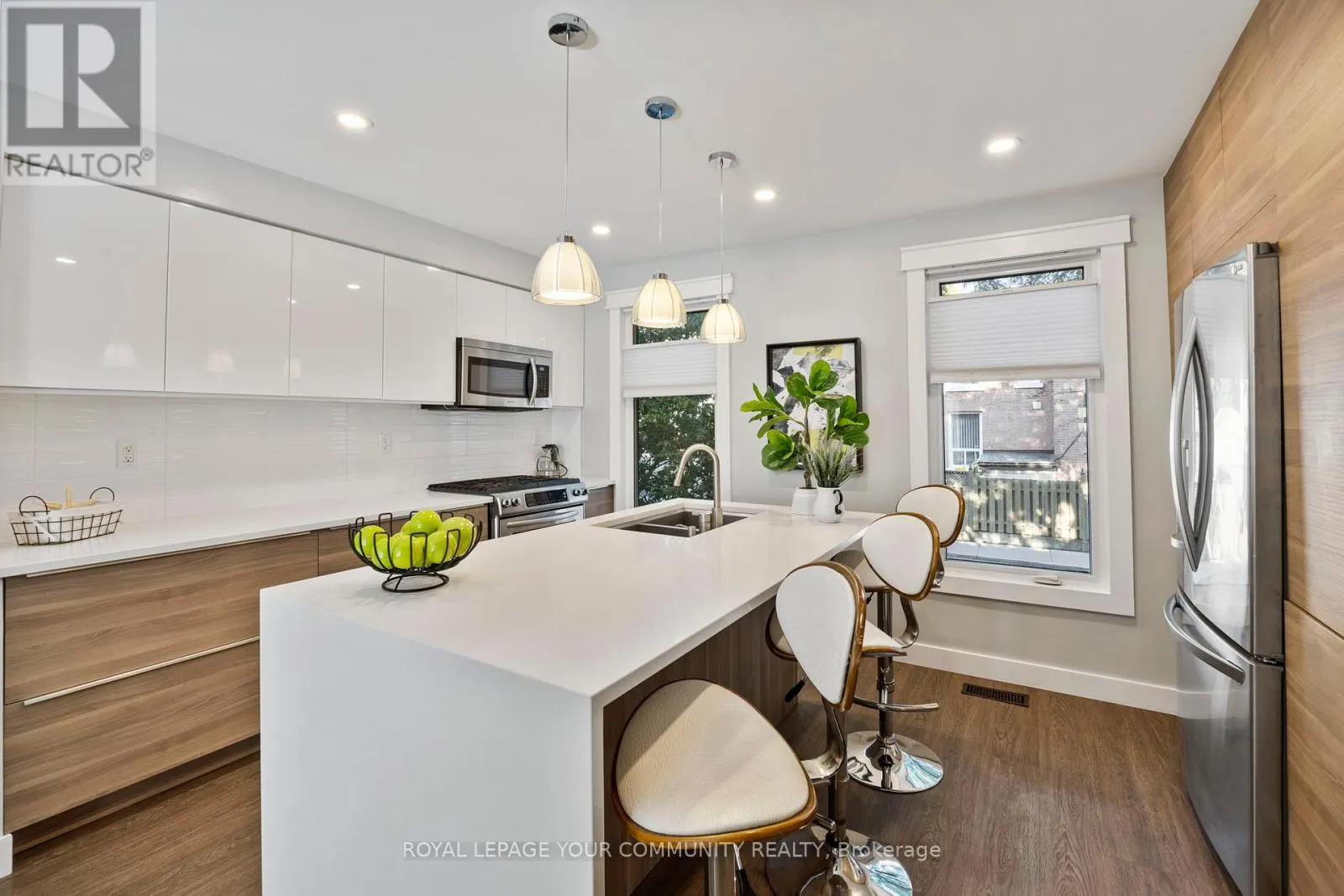 8 WEST AVENUE