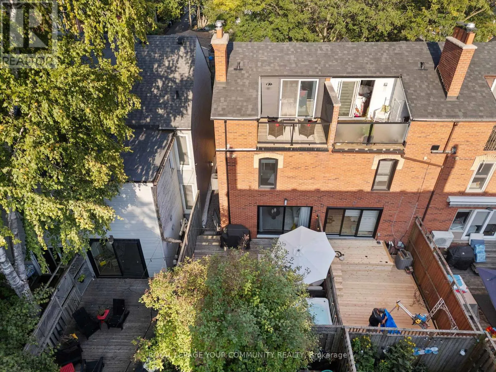 8 WEST AVENUE