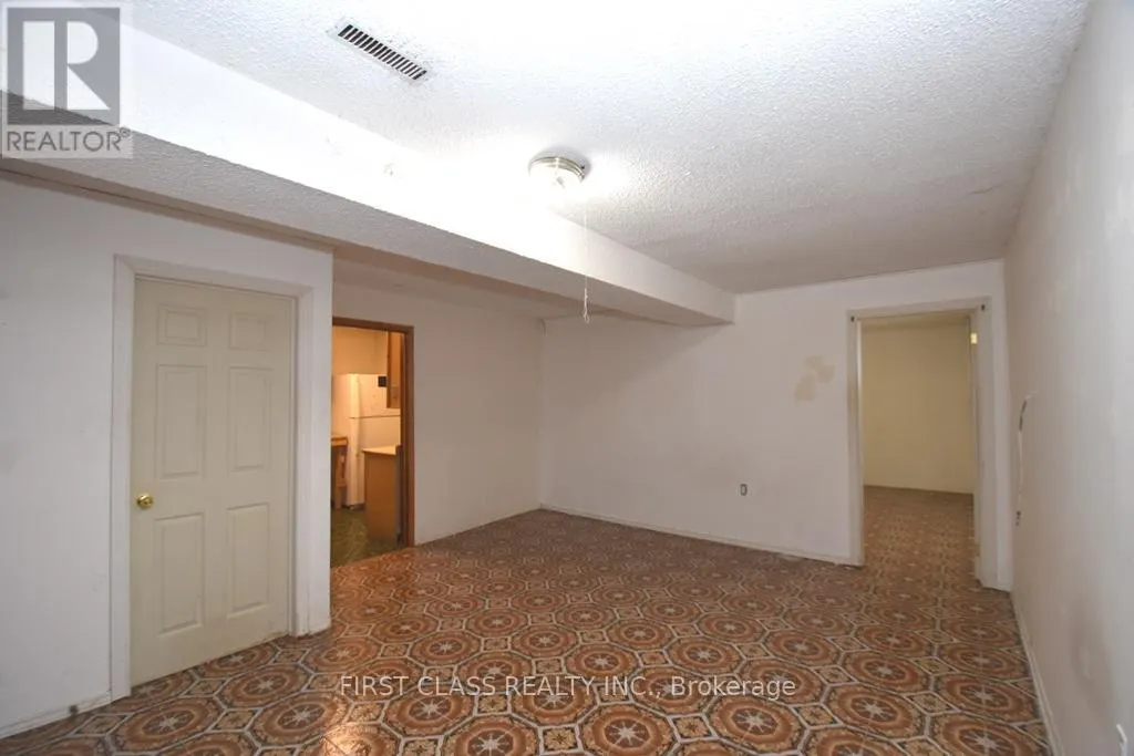 82 GOODERHAM DRIVE
