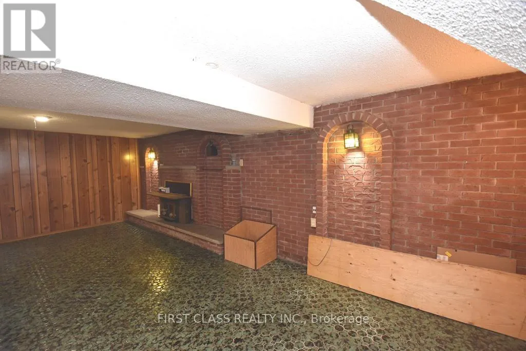 82 GOODERHAM DRIVE