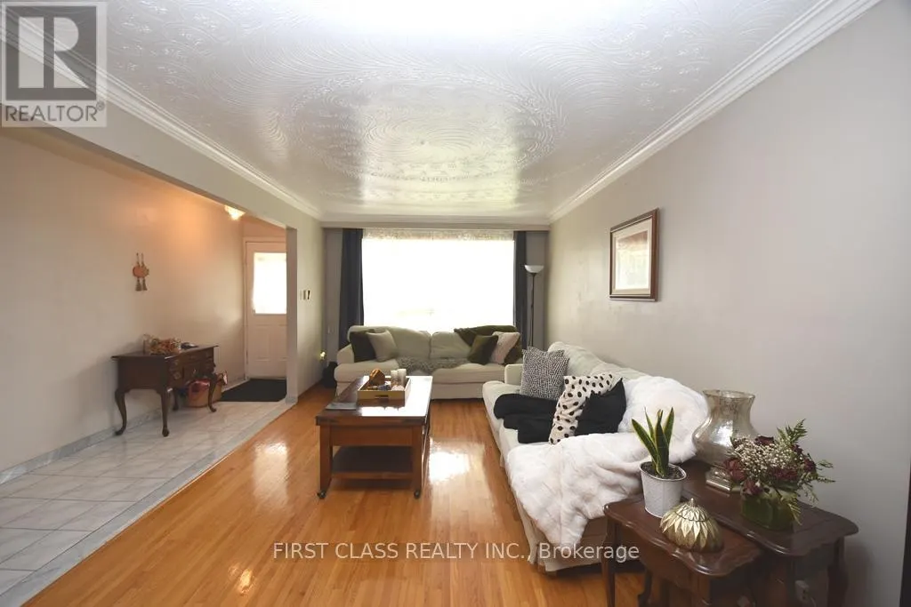 82 GOODERHAM DRIVE
