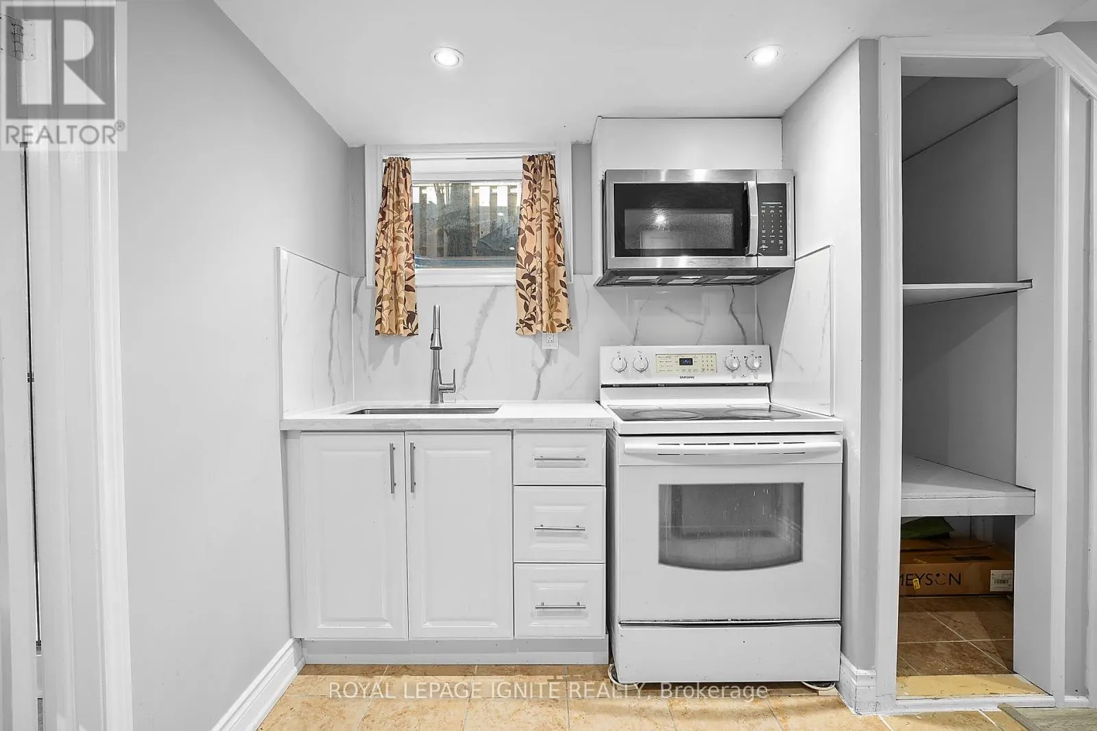 222 BARKLEY CRESCENT