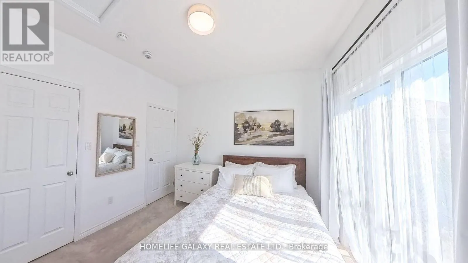 8 - 1050 ELTON WAY