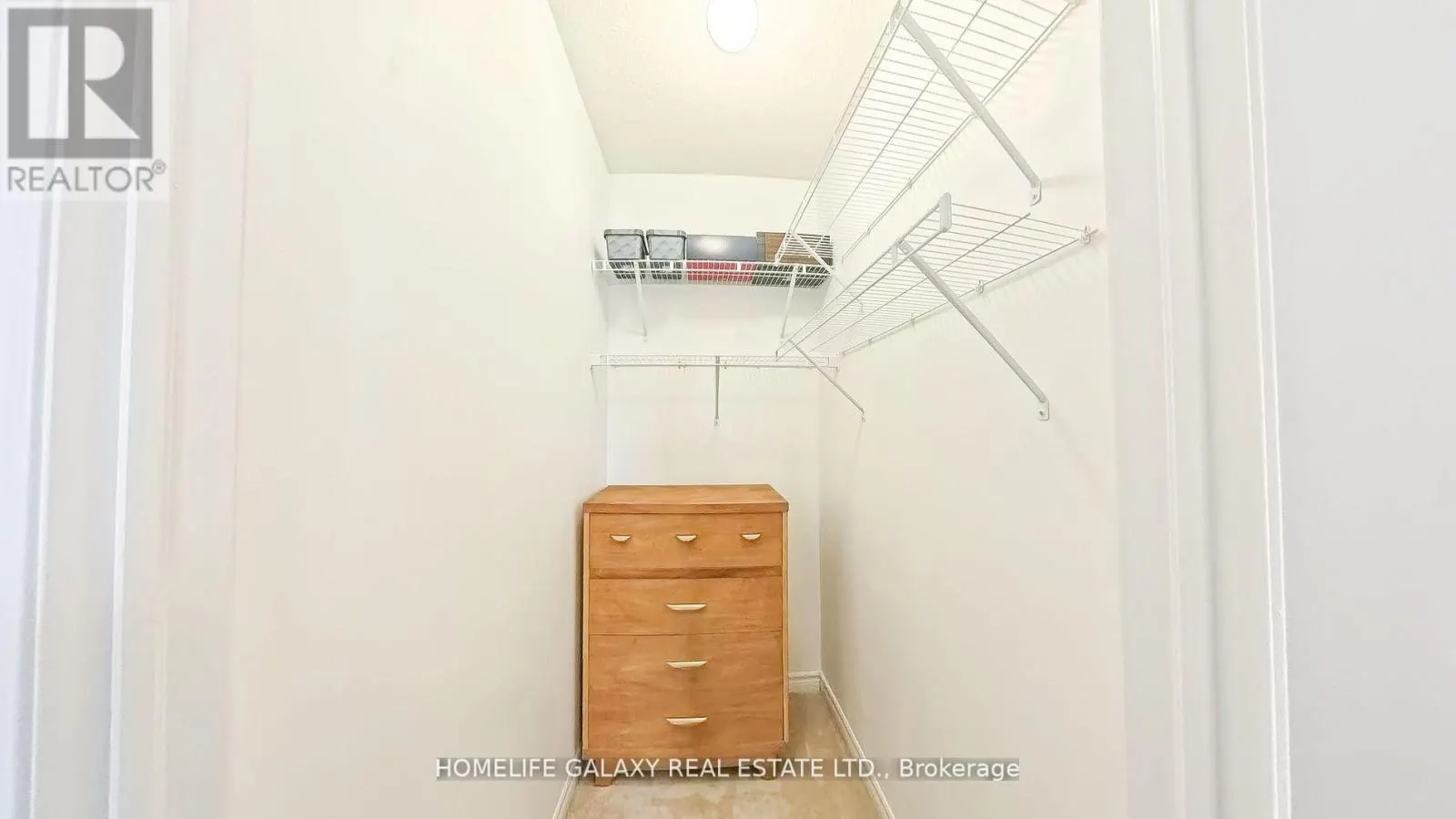 8 - 1050 ELTON WAY