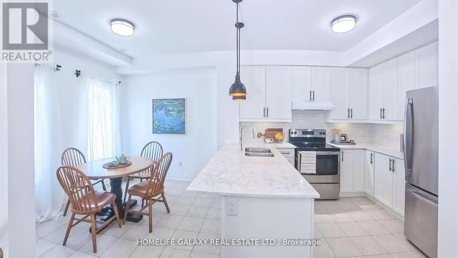 8 - 1050 ELTON WAY